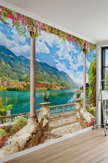 Dreamwall Sütunlu Teras, Çiçekli Sarmaşıklar, Göl ve Dağ Manzaralı Tek Parça Tekstil Duvar Kağıdı küçük görsel 2