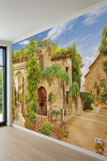 Dreamwall Taş Kemerli Giriş, Sarmaşıklı Tarihi Sokak ve Çiçekli Avlu Motifli Tek Parça Tekstil Duvar Kağıdı küçük görsel 3