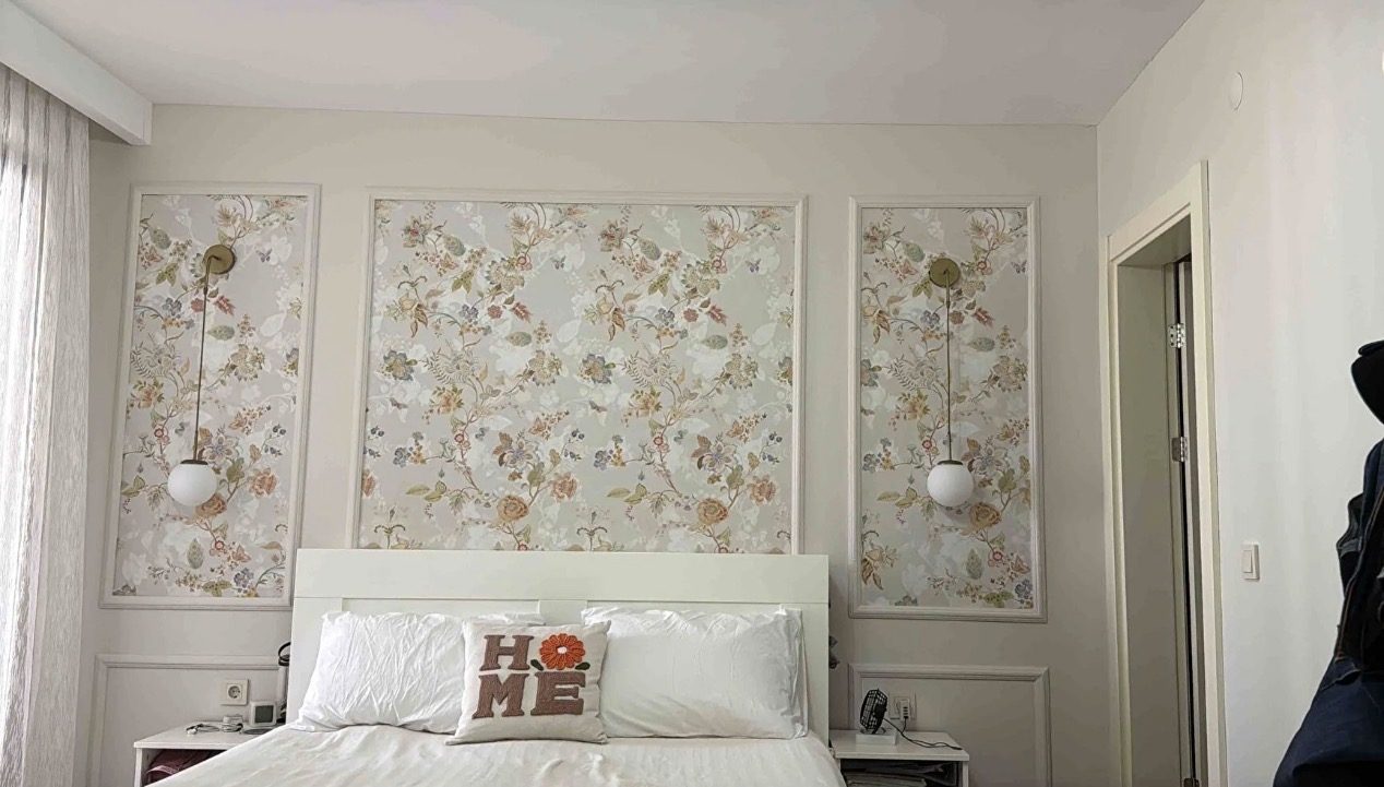 Dreamwall Pastel Çiçekli, Dal ve Kelebek Motifli Tek Parça Tekstil Duvar Kağıdı